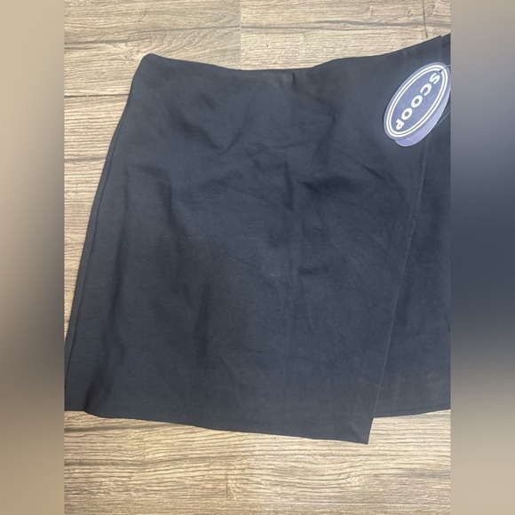 Black Scoop Skirt - Picture 4 of 7